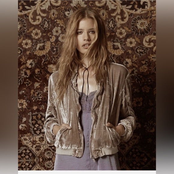 Free People Crushed Velvet Jacket Bomber Jacket Ruched Beige Tan Taupe XS - Picture 8 of 16